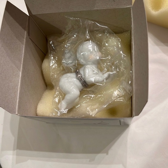 2000 Crawling Baby Porcelain Hinged Box by Midwest of Cannon Falls PHB 2000 - Picture 4 of 6